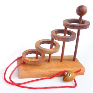Free the Mouse - Wooden Brain Teaser - Rope Mind Puzzle - Difficulty 4/6 Extreme - Leonardo da Vinci Collection
