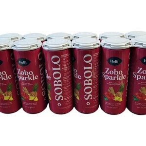 K&ouml;nnte beinhalten: Ein Dutzend Dosen Zobo Sparkle, ein botanisches, prickelndes Getr&auml;nk. Die roten Dosen haben wei&szlig;en Text und Abbildungen von Ananas, Ingwer und Hibiskus. Jede Dose enth&auml;lt 355 ml.