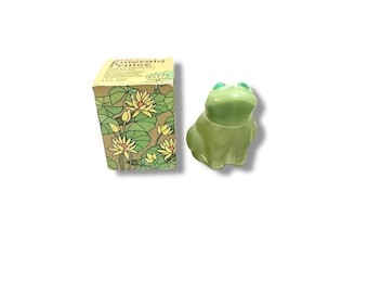 Colonia Avon Emerald Prince Sweet Honesty, 1 oz, botella de rana, década de 1970, con caja vintage