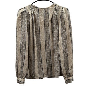 Vintage Eva Laurel Cream & Blue Geometric Print Long Sleeve Button Back Top 10