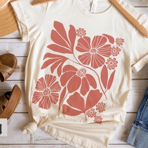 Flower shirt, Wildflower tee, Botanical Neutral t-shirt,  Boho Flower Market top, Beige festival shirt, Minimalist Floral tshirt