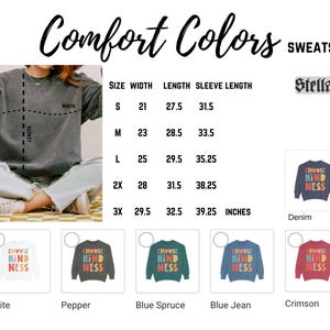 K&ouml;nnte beinhalten: Ein graues Sweatshirt mit dem Text "Choose Kindness" in bunten Buchstaben. Das Sweatshirt ist in verschiedenen Farben erh&auml;ltlich, darunter Wei&szlig;, Pfeffer, Blautanne, Jeansblau und Scharlachrot. Die Gr&ouml;&szlig;entabelle zeigt die Breite, L&auml;nge und &Auml;rmell&auml;nge in Zoll.