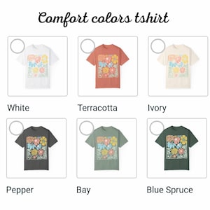 Peut inclure: Six t-shirts de couleurs diff&eacute;rentes avec un motif floral et le texte "Comfort colors tshirt" en haut de l'image.