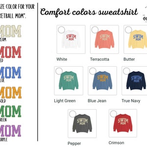 Puede incluir: Un gr&aacute;fico que muestra diferentes opciones de color para una sudadera con el texto "MOM" en una fuente de estilo vintage. Los colores incluyen crema, rojo, azul, dorado, verde, morado, blanco, terracota, mantequilla, verde claro, azul vaquero, azul marino, pimienta y carmes&iacute;.