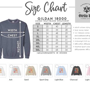 K&ouml;nnte beinhalten: Gr&ouml;&szlig;entabelle f&uuml;r ein Unisex Gildan 18000 Heavyweight Sweatshirt. Die Tabelle zeigt die Ma&szlig;e in Zoll f&uuml;r Breite, Brust und L&auml;nge in den Gr&ouml;&szlig;en S bis 5XL. Das Sweatshirt ist in acht Farben erh&auml;ltlich: Wei&szlig;, Asche, Sand, Sportgrau, Hellblau, Anthrazit, Hellrosa und Heather Sport.