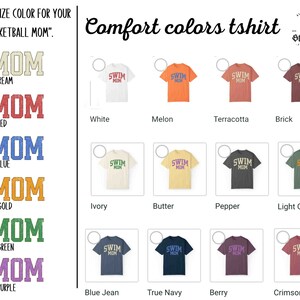 Puede incluir: Un gr&aacute;fico que muestra diferentes opciones de color para una camiseta con el texto "MOM" en una fuente de estilo universitario. Los colores incluyen crema, rojo, azul, dorado, verde y morado. La camiseta est&aacute; disponible en una variedad de colores, incluyendo blanco, marfil, mel&oacute;n, terracota, ladrillo, mantequilla, pimienta, verde claro, azul vaquero, azul marino, baya y carmes&iacute;.