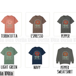 May include: A set of ten t-shirts featuring a floral design with the text "Stella Vita". The t-shirts are available in terracotta, espresso, pepper, light green, and navy. There is also a sweatshirt version in pepper.
