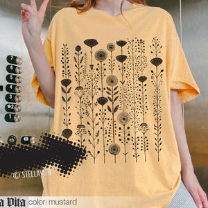 Camiseta gráfica Comfort Colors estilo boho con flores, camiseta floral para estilo cottagecore, camiseta gótica suave con flores negras, camiseta de moda para él o ella. Mustard