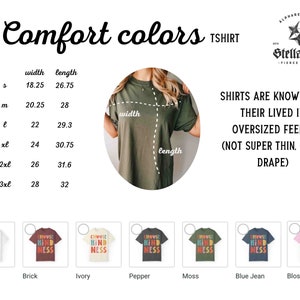 K&ouml;nnte beinhalten: Eine Tabelle mit den Breiten- und L&auml;ngenma&szlig;en eines T-Shirts in Zoll f&uuml;r die Gr&ouml;&szlig;en S bis 3XL. Das T-Shirt ist in Gr&uuml;n dargestellt mit dem Text "Choose Kindness" in bunten Buchstaben. Das T-Shirt ist in acht Farben erh&auml;ltlich: Wei&szlig;, Ziegel, Elfenbein, Pfeffer, Moos, Jeansblau und Bl&uuml;te.