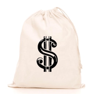 Könnte beinhalten: Beige Stoffbeutel mit Kordelzug und großem schwarzem Dollarzeichen. Der Beutel besteht aus einem weichen, natürlich aussehenden Stoff und hat ein schlichtes Design. Das Dollarzeichen ist mittig platziert und eine kühne, stilisierte Darstellung.