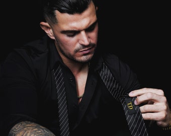 Corbata fina negra minimalista: prenda atemporal para hombre. Corbata fina formal para bodas, graduaciones y trajes. Regalo hecho a mano para él.