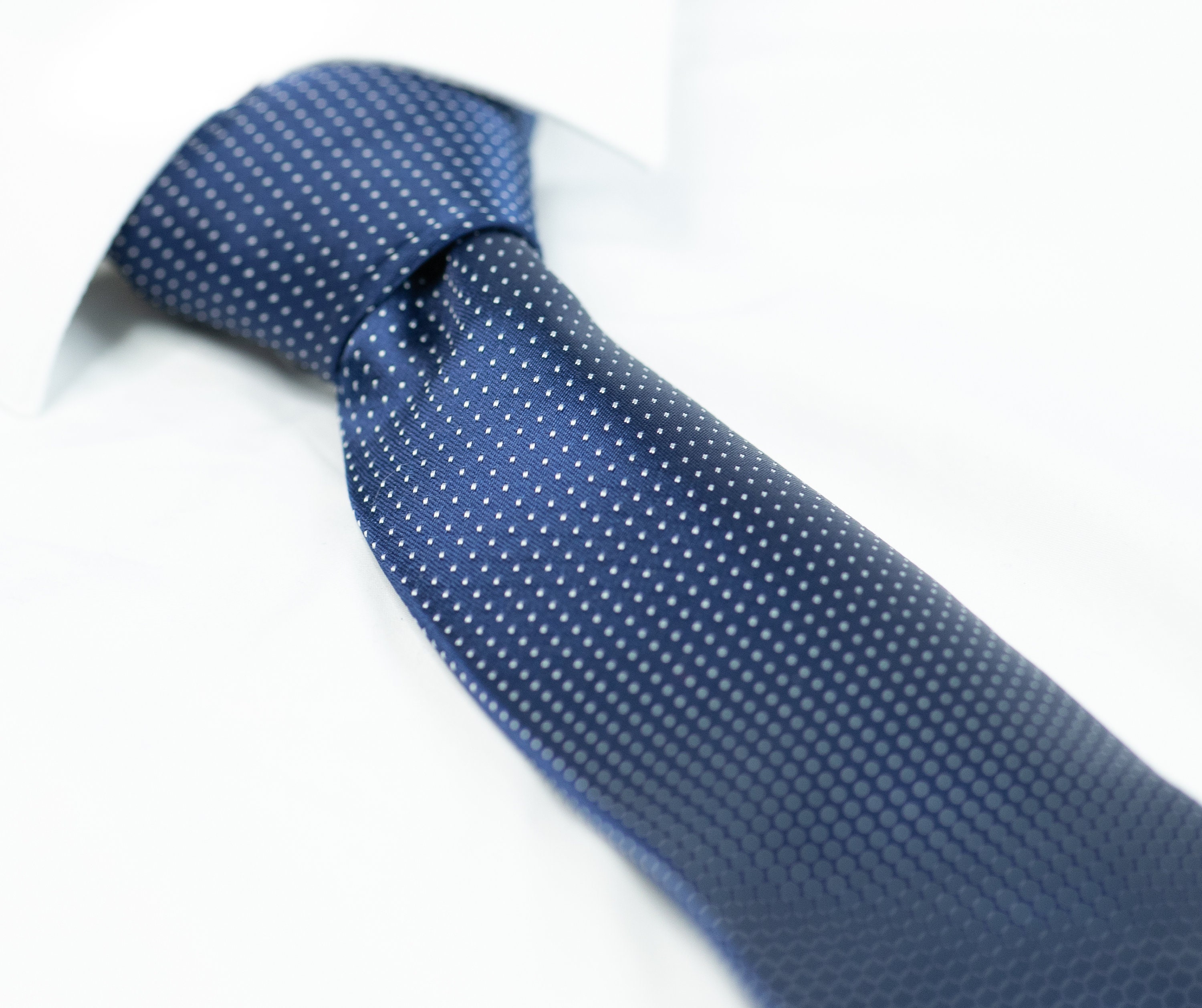 royal-blue-suit-pindot-tie-light-brown-belt-business-outfit-idea-men-spring-summer-3