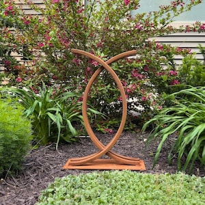 Rustic Metal Garden Sculpture - Curved Outdoor Yard Art - Handcrafted Weathered Steel Decor for Lawn, Patio, or Landscape Accent