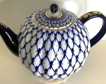 Théière en porcelaine, filet cobalt LFZ - Manufacture de porcelaine Lomonossov, fabriquée en URSS, capacité 2 litres