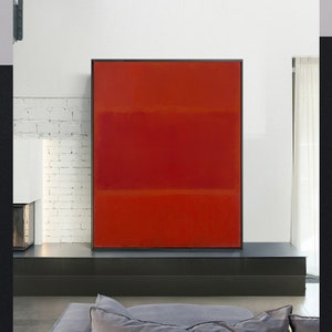 Op de afbeelding: Abstract schilderij met drie horizontale banden in rood, oranje en geel. Het schilderij is ingelijst in zwart en hangt aan een witte muur.