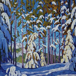 K&ouml;nnte beinhalten: Ein Gem&auml;lde, das eine schneebedeckte Waldszene mit hohen, schlanken B&auml;umen zeigt, die mit wei&szlig;em Schnee bedeckt sind. Die B&auml;ume sind in Blaut&ouml;nen, Gr&uuml;n- und Braunt&ouml;nen gemalt, und der Schnee ist strahlend wei&szlig;. Der Himmel ist strahlend blau.