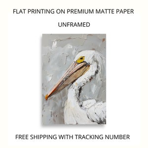 Pode incluir: Uma impress&atilde;o plana em papel mate premium, sem moldura, apresentando uma pintura a &oacute;leo estilo empaste de um pelicano branco com um bico longo e olho amarelo sobre um fundo cinza texturizado. Texto: FLAT PRINTING ON PREMIUM MATTE PAPER UNFRAMED.