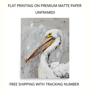 Pode incluir: Uma impress&atilde;o de arte sem moldura em papel fosco premium com uma pintura a &oacute;leo texturizada de um pelicano branco com um olho amarelo e um bico longo bege. O fundo &eacute; cinza neutro com pinceladas vis&iacute;veis. Texto: FLAT PRINTING ON PREMIUM MATTE PAPER UNFRAMED FREE SHIPPING WITH TRACKING NUMBER.