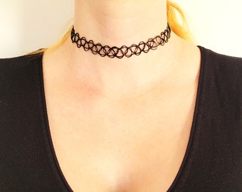 added my own twist to the classic 90s style tattoo choker! it's made with  my snake's shed skin 🐍 : r/jewelrymaking