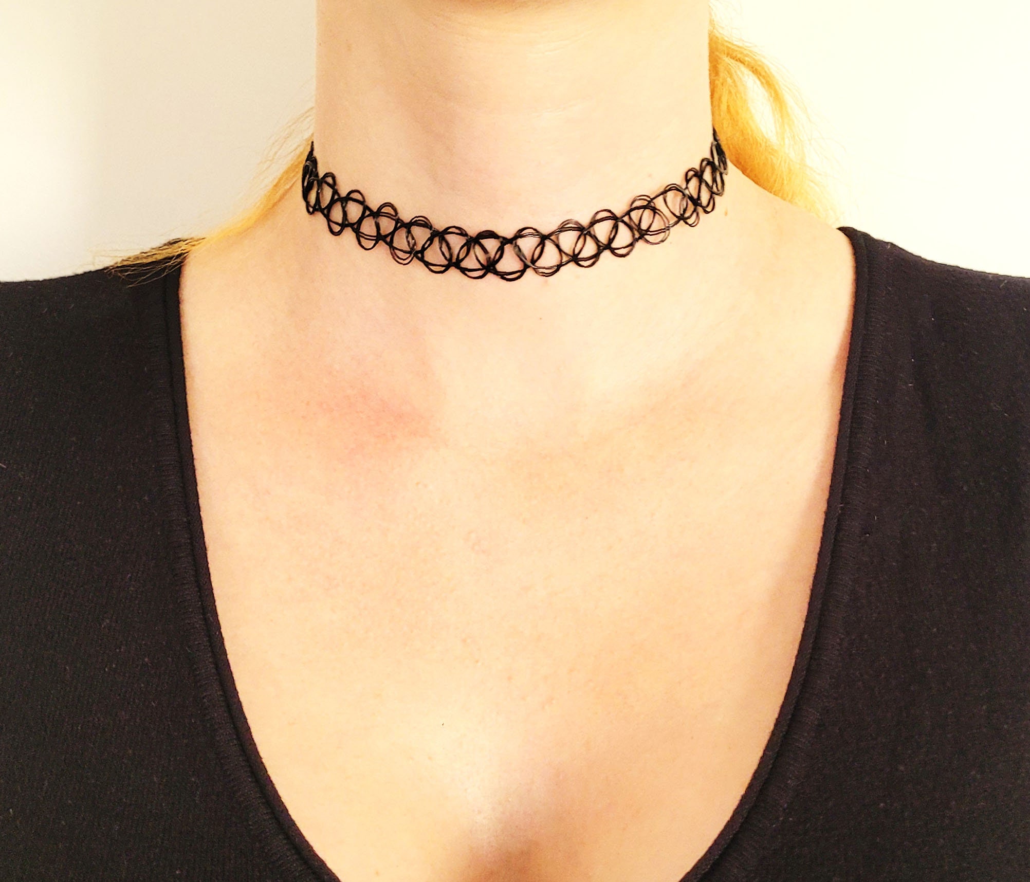 Modern Jewlry Black Choker Necklace Simply Design One Single Simulated