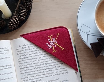 Handcrafted Name Corner Bookmark: Personalized Embroidered Felt Triangle Page Marker for Book Lovers