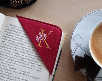 Name Corner Bookmark: Personalized Embroidered Felt Triangle Page Marker for Book Lovers