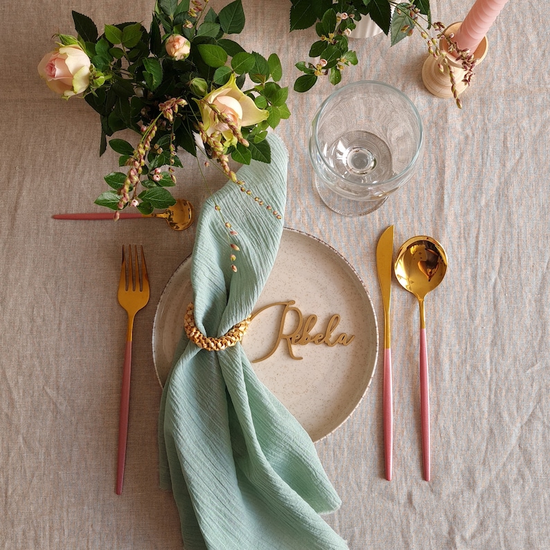 Muslin napkins bring a refined elegance to your wedding table. Pair them seamlessly with sage napkins for a sophisticated touch that enhances your celebration.