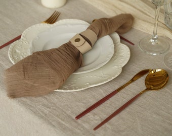 Serviettes en tissu de gaze à la cannelle, ensemble de serviettes de mariage Boho, serviettes boisées à la cannelle, serviettes de table teintes à la main, serviettes en tissu en vrac