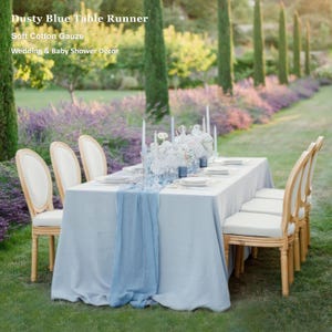 Tischläufer aus staubblauem Gaze-Tischstoff, zarte Tischdekoration aus Gaze für Hochzeiten, Boho-Tischdekoration, rustikale Babyparty-Dekoration, eleganter Tischläufer