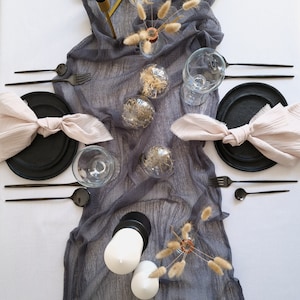 Camino de mesa de gasa de arándanos: decoración de mesa de boda con tela de queso para un estilo rústico y bohemio, ¡centro de mesa perfecto para tu gran día!