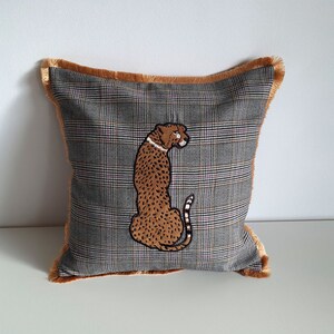 Cuscino quadrato con applicazioni leopardate|un cuscino in tessuto semi-lana|un cuscino in stile bohémien moderno|un cuscino per l&#39;arredamento| soggiorno