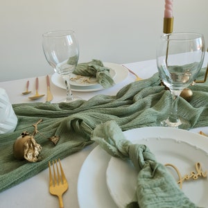 Centres de table de mariage olive, chemin de table en gaze, rideau de douche en gaze olive, fond vert pour la célébration, accessoires photo verdure fraîche image 1