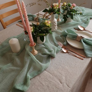 Chemin de table Sage Cheesecloth, Chemin de table en gaze verte, Décorations de baby shower Woodland, Douche de bébé Sage, Coureur de table de mariage Fait à la main image 7