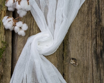 Weißer Käsetuch-Tischläufer, weißer Gaze-Tischläufer, Hochzeitsläufer im Boho-Stil, schickes weißes Hochzeitsdekor, luftiges rustikales Hochzeitsdekor