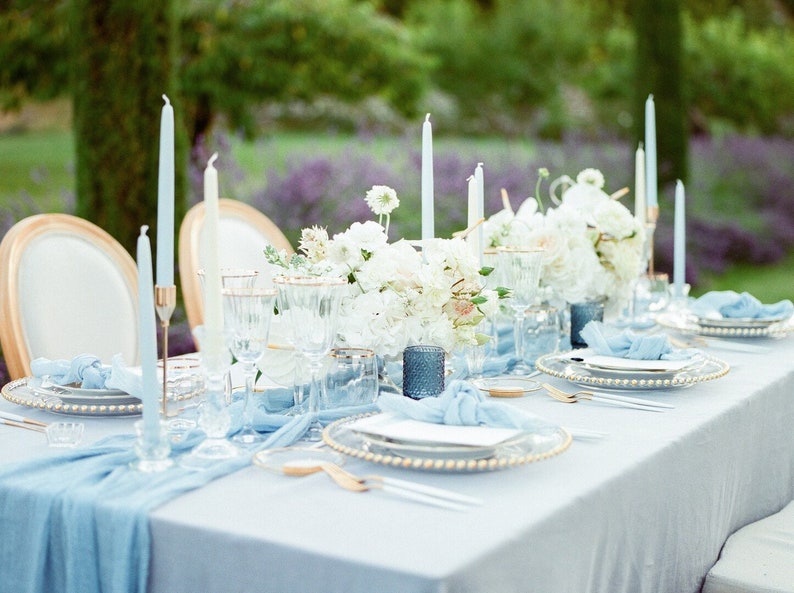 Hellblaue Hochzeitstischdecke, himmelblauer Gaze-Tischläufer, schicke Babyparty-Party, Baldachin für einen Hochzeitsbogen aus Holz, leichte rustikale Hochzeit Bild 1