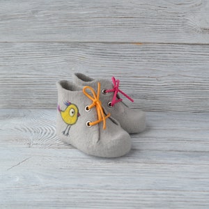 Handmade felted baby booties with birds Newborn choes fist Christmas baby slippers gift Photoshoot prop New baby boy gift image 2