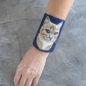 Custom-cat-portrait-from-pet-photo-Personalized-felted-wool-wrist-cuff-pet-replica