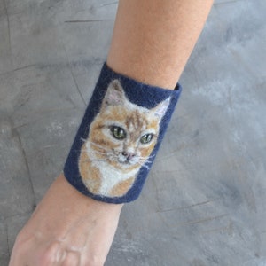 Custom-cat-portrait-from-pet-photo-Personalized-felted-wool-wrist-cuff-gift