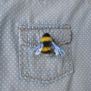 handmade-Bumblebee-3d-jewelry-Needle-felted-realistic-bee-brooch-for-women