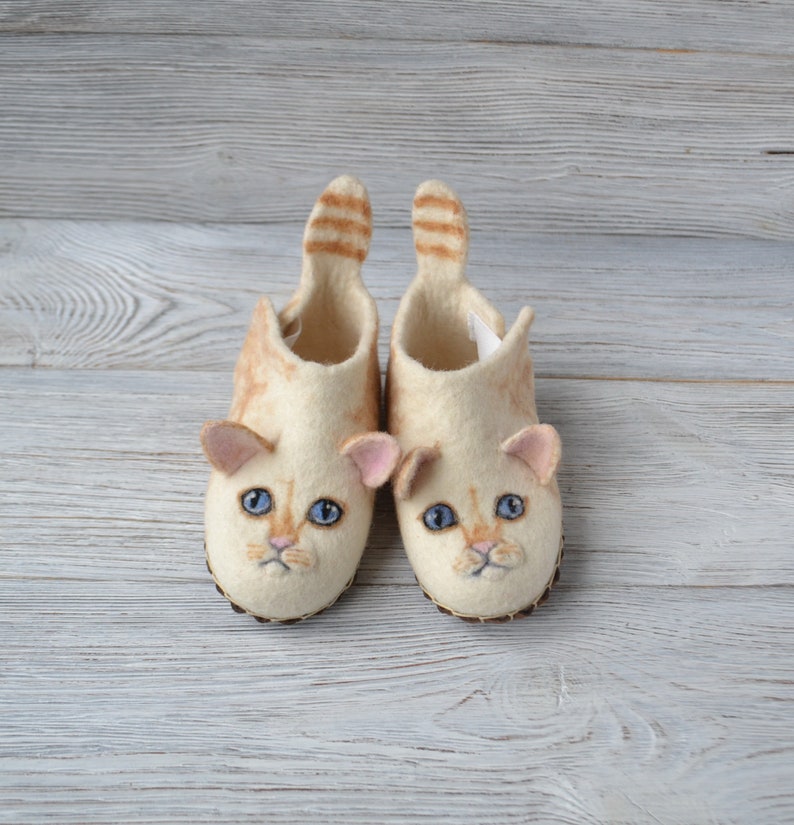 Custom-cat-slippers-with-portrait-of-your-pet-from-photo-for-kids