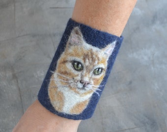 Custom cat portrait from pet photo Personalized felted wool wrist cuff Wristband Pet loss Cover arm warmers Armlet pet replica Cat mom gift