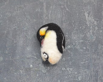 Emperor penguin with chick brooch for women Needle felted bird pin Handmade wool animal replica jewelry  Cute new mom gift