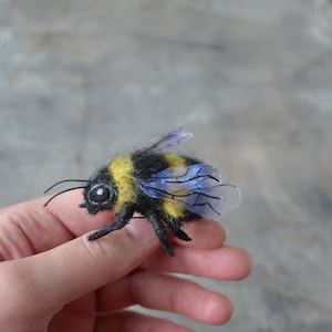 Bumblebee 3d pin Needle felted wool realistic bee brooch for women Handmade insect replica jewelry