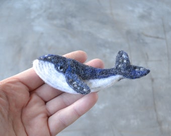 Humpback whale animal brooch for women Handmade needle felted wool ocean pin Sea animal jewelry