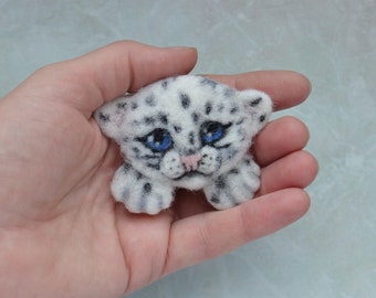 White snow leopard pin Cute needle felted wool wild cat brooch for women Wool realistic Handmade animal jewelry