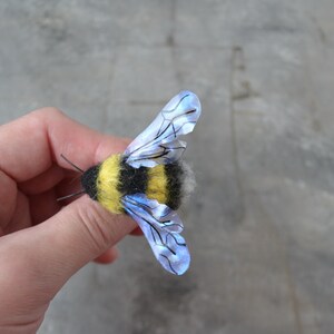 Wool-Bumblebee-3d-insect-jewelry-Needle-felted-realistic-bee-brooch-for-women