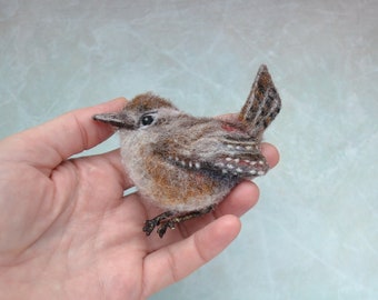 Broche d'oiseau troglodyte feutré à l'aiguille pour femmes, bijoux de moineau réalistes faits à la main pour filles, réplique d'oiseau en laine, épingle à revers