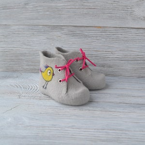 Handmade felted baby booties with birds Newborn choes fist Christmas baby slippers gift Photoshoot prop New baby boy gift image 9