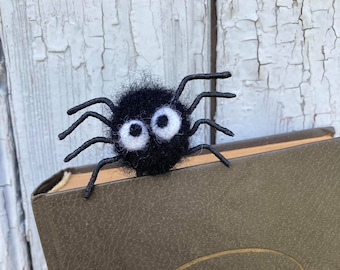 Black spider bookmark Needle felted 3d bookmark Handmade custom bookmark Halloween gift Book lover gift