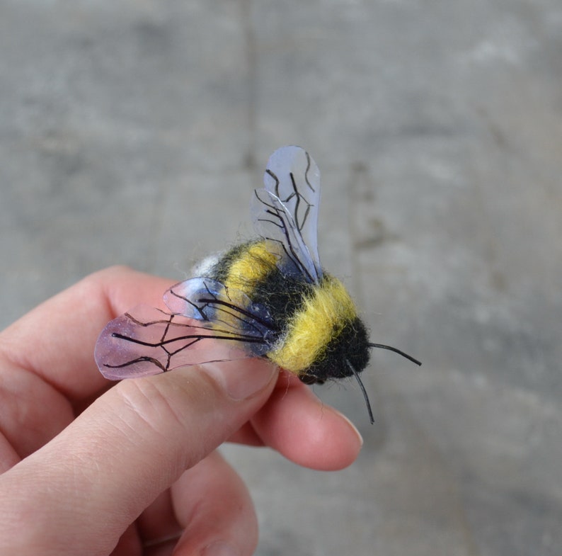 Wool-Bumblebee-3d-jewelry-Needle-felted-realistic-bee-brooch-for-girl